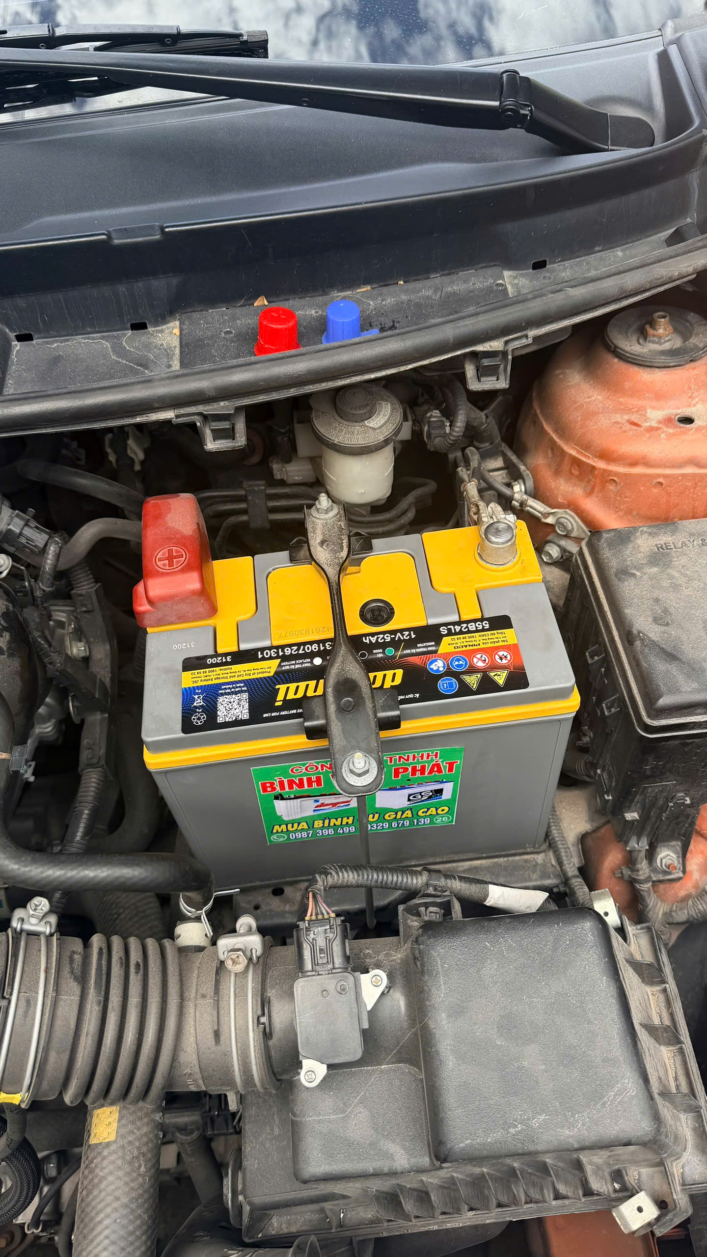 binh-ac-quy-dn-12v-52ah-lap-cho-xe-toyota-yaris