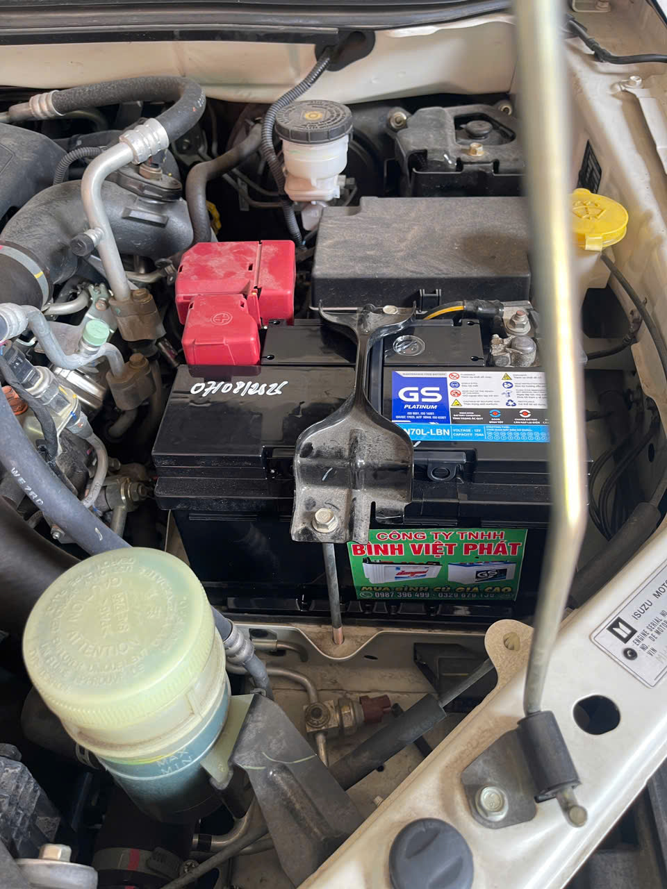 thay-binh-ac-quy-gs-din70l-cho-xe-innova
