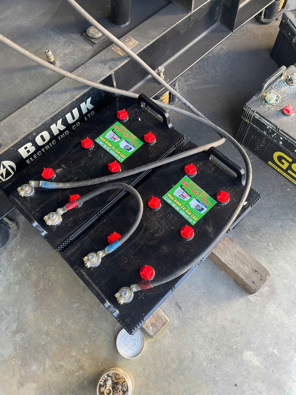 binh-ac-quy-gs-12v-200ah-nuoc-4