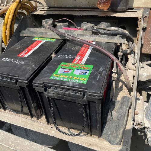 lap-binh-ac-quy-xe-container-tan-toi-tai-quan-binh-tan