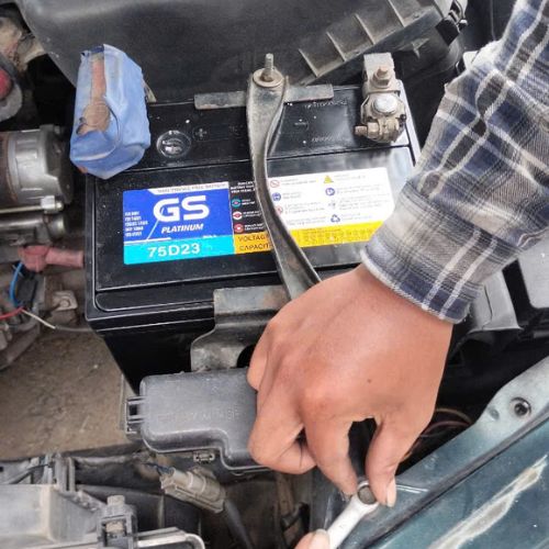 binh-ac-quy-gs-12v-65ah-kho