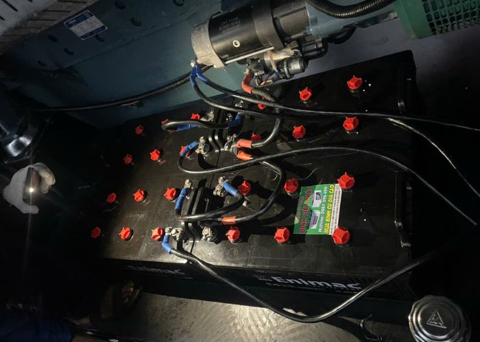 binh-ac-quy-enimac-220ah-12v